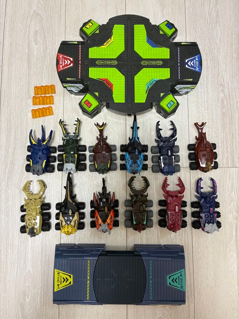 カブトボーグまとめ売り　12体&フィールド
