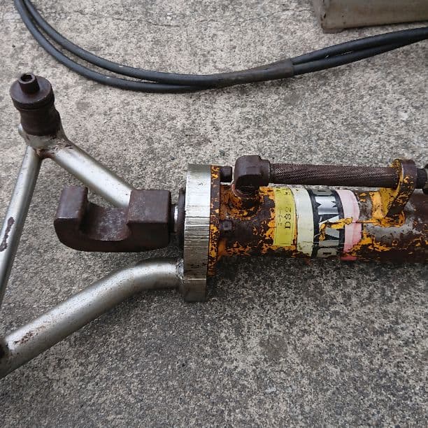 値下げ  鉄筋曲げ機(送料込に致します)