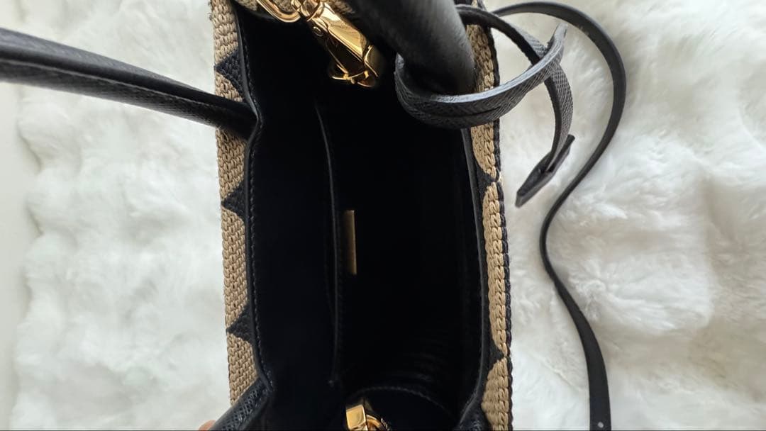 PRADAシンボルトライアングルミニバッグ