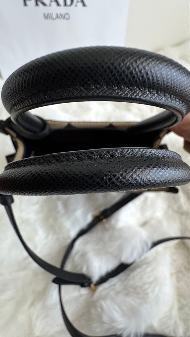 PRADAシンボルトライアングルミニバッグ