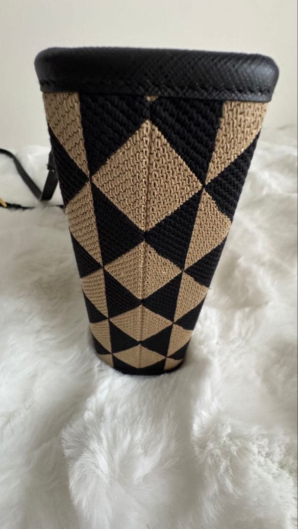 PRADAシンボルトライアングルミニバッグ