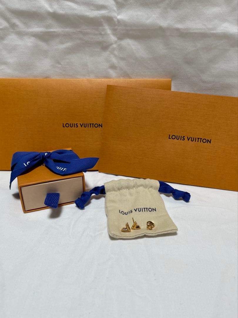 【美品】Louis Vuitton ピアス・エセンシャル V ゴールド