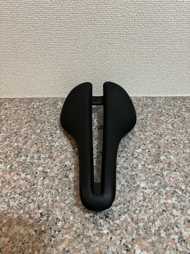 BONTRAGER AEOLUS PRO 145mm カーボンレールサドル