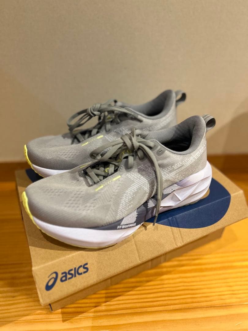 asics（アシックス）ノヴァブラスト5 ウィメンズ　ランニングシューズ24cm