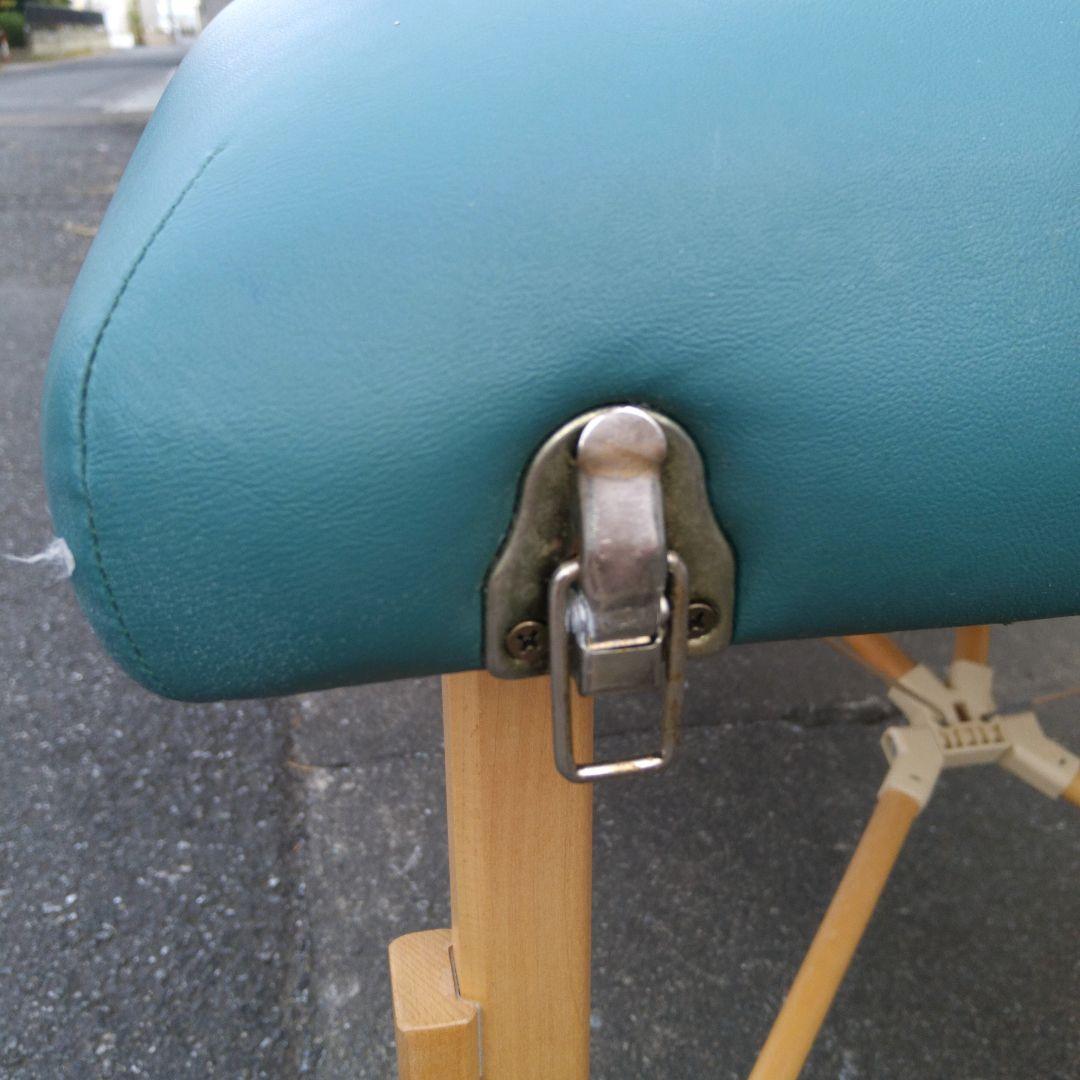 青い折りたたみベッド