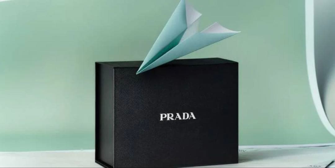 匿名配送PRADA BEAUTYギフトボックスとミントグリーンポーチ・ヘアミスト