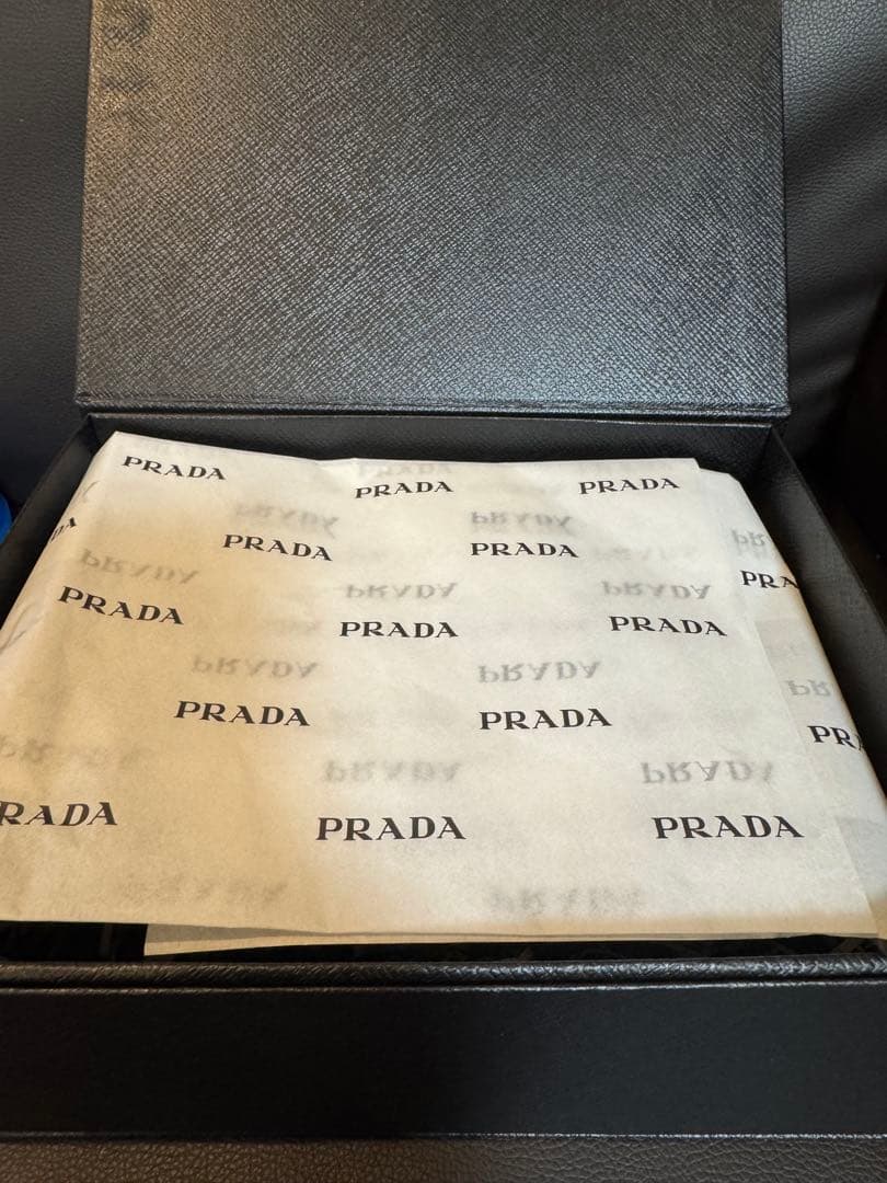 匿名配送PRADA BEAUTYギフトボックスとミントグリーンポーチ・ヘアミスト