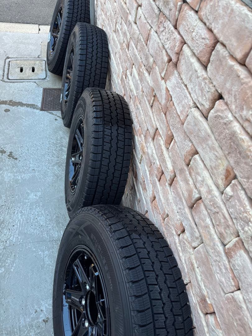 ハイエース195/80R15スタッドレス15インチ6穴139.7キラーホイール