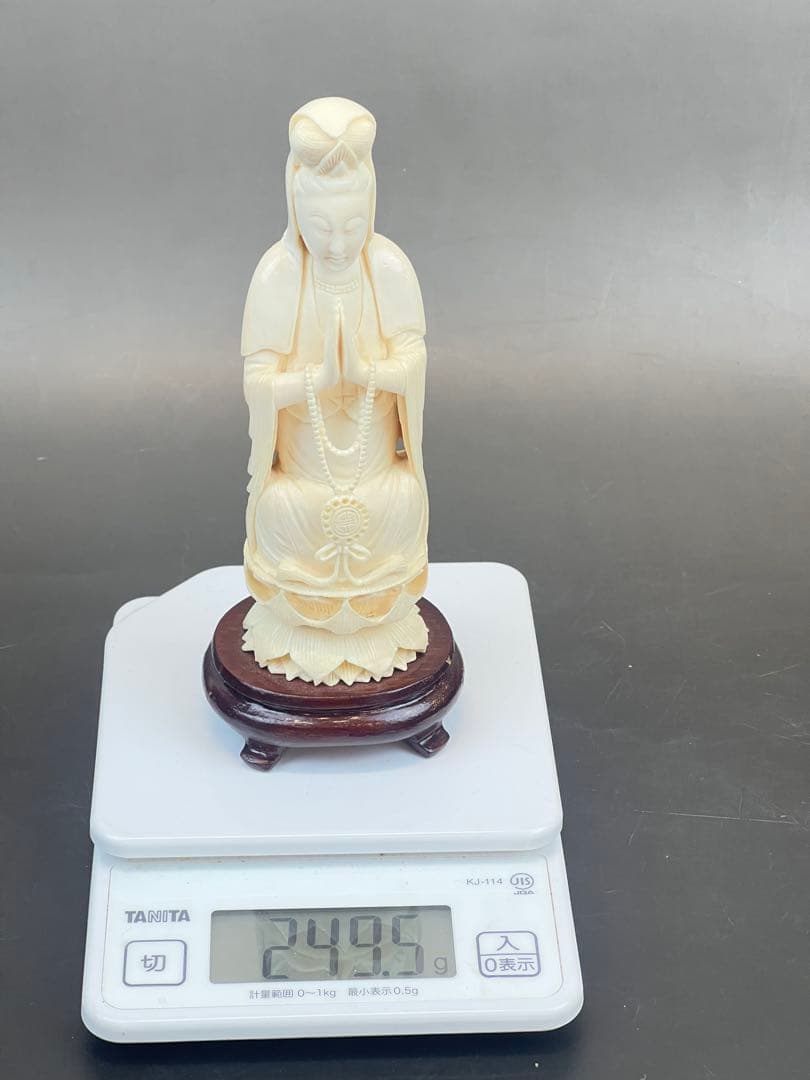 極上観音像　置物　高さ約18㎝/250g 送料込み￼