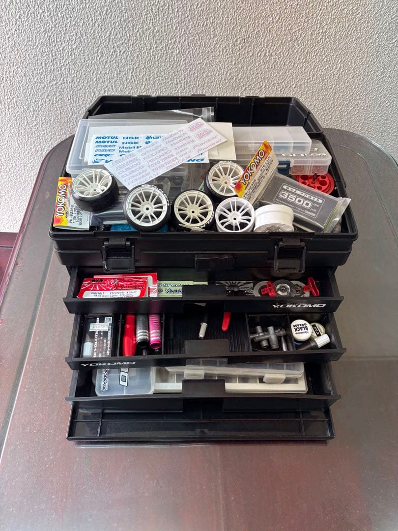 ドリフトラジコン　シャーシ2台　他多数　写真にあるもの全て