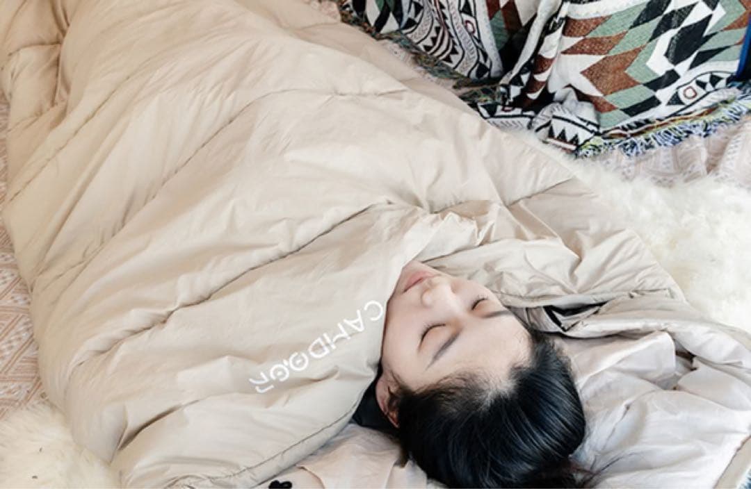 ムック　camdoor 寝袋 もっちり温、人工ダウン シュラフ