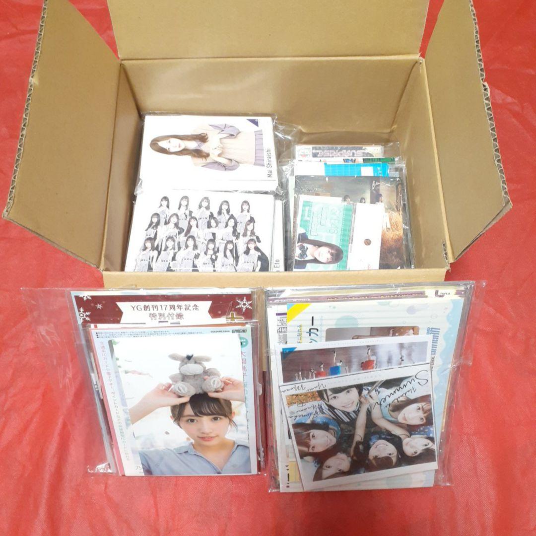 タレントグッズ400点以上のセットポストカード、ステッカー、コースター、色紙等