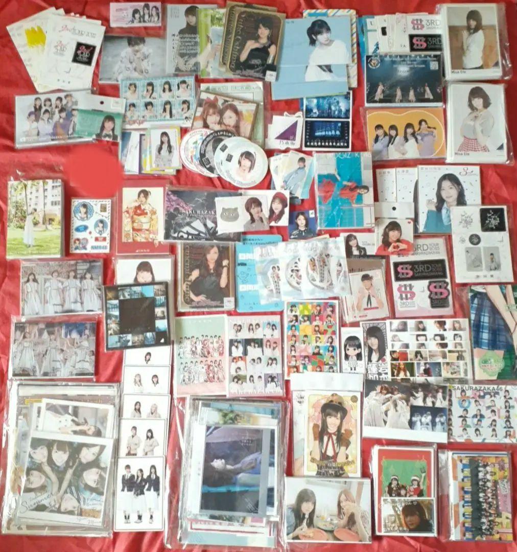タレントグッズ400点以上のセットポストカード、ステッカー、コースター、色紙等