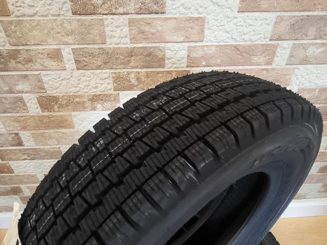 12インチスタッドレスタイヤ&ホイール新品！軽トラ、軽バンに‼