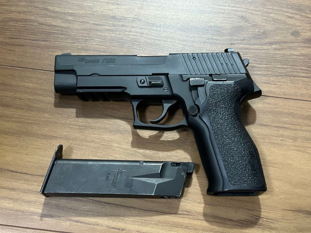 東京マルイ P226 E2 ガスブローバック（動作未確認） 08