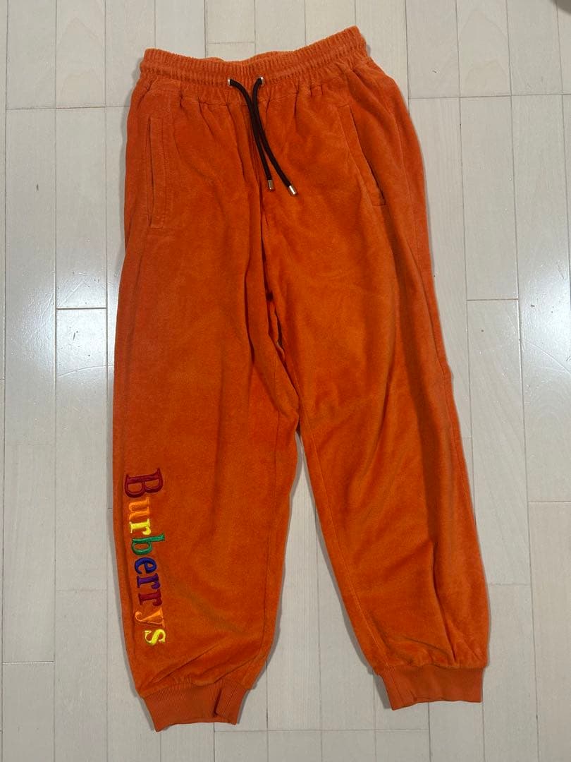 深瀬着用 BURBERRY オレンジ スウェット パンツのみ