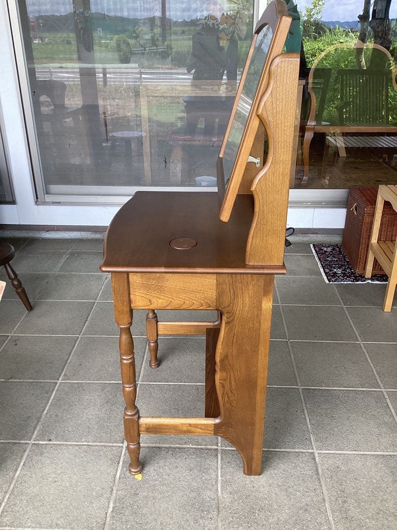 [ ハッシー　]カリモク　コロニアルシリーズ　ドレッサー