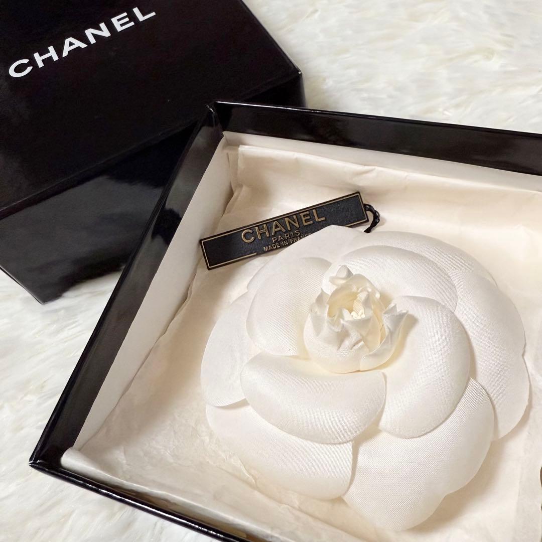 美品 CHANEL シャネル カメリア ブローチ コサージュ フラワー 白