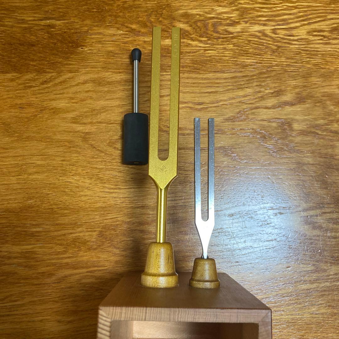 マドモアゼル愛「444Hzチューナー528チューナー&音叉箱セット」