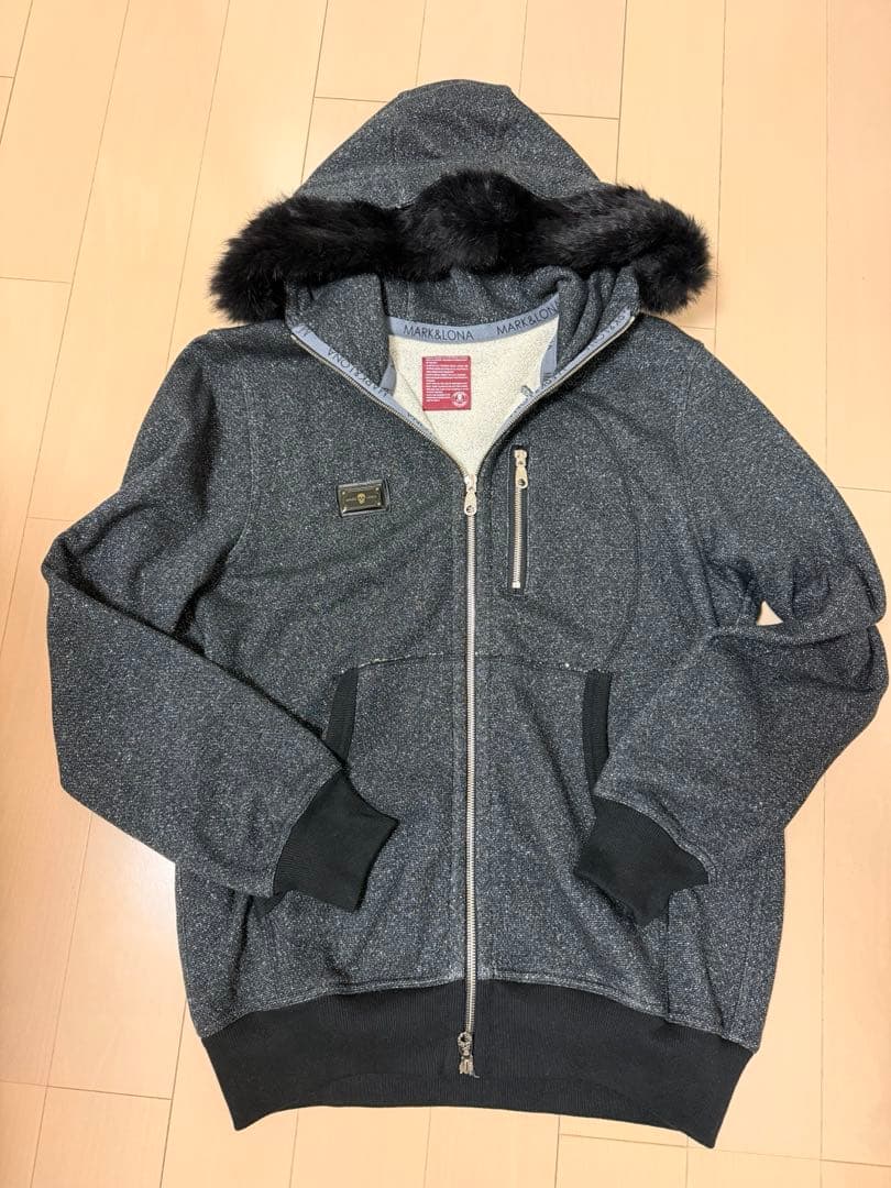 マークアンドロナ ファー付きフード パーカーLサイズ