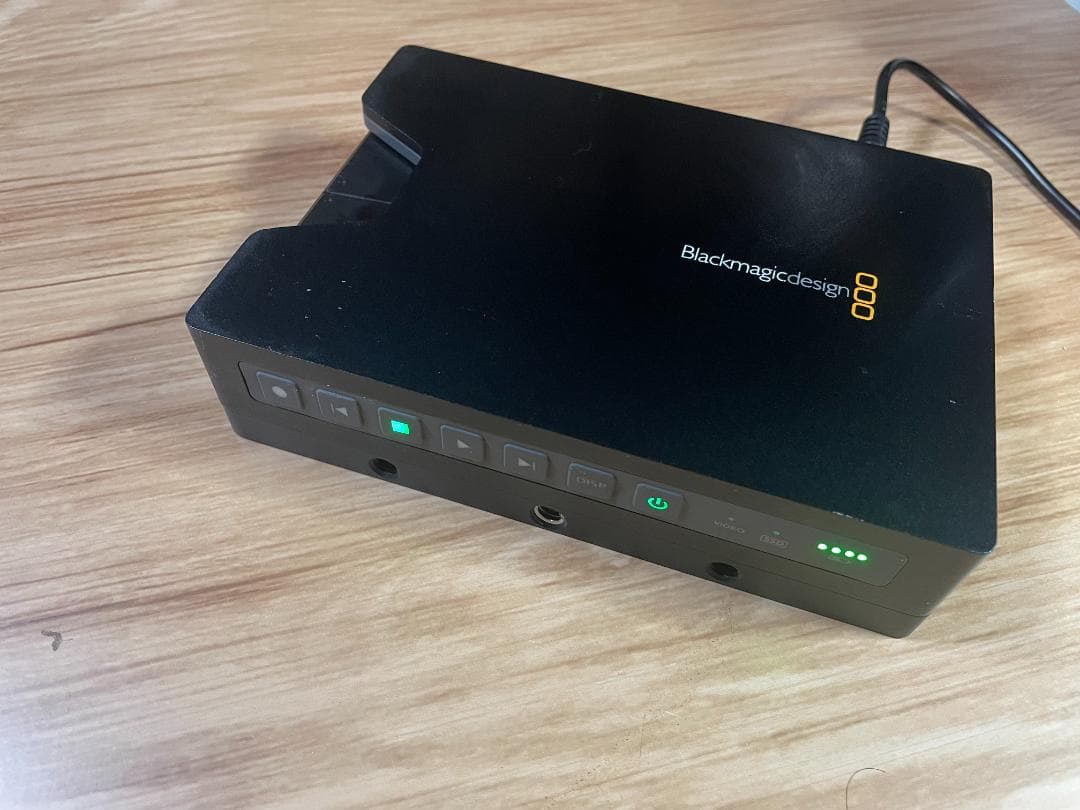 Blackmagic hyperdeck shuttle 2 SSDレコーダー