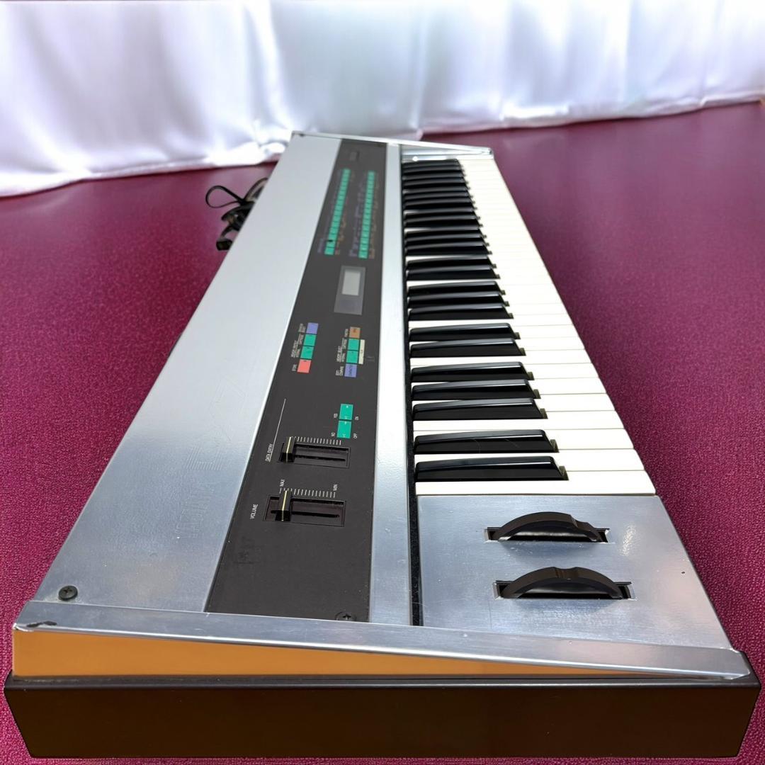 ☆良品 ヤマハ DX7 シンセサイザー VRC-107 カートリッジ付 シルバー