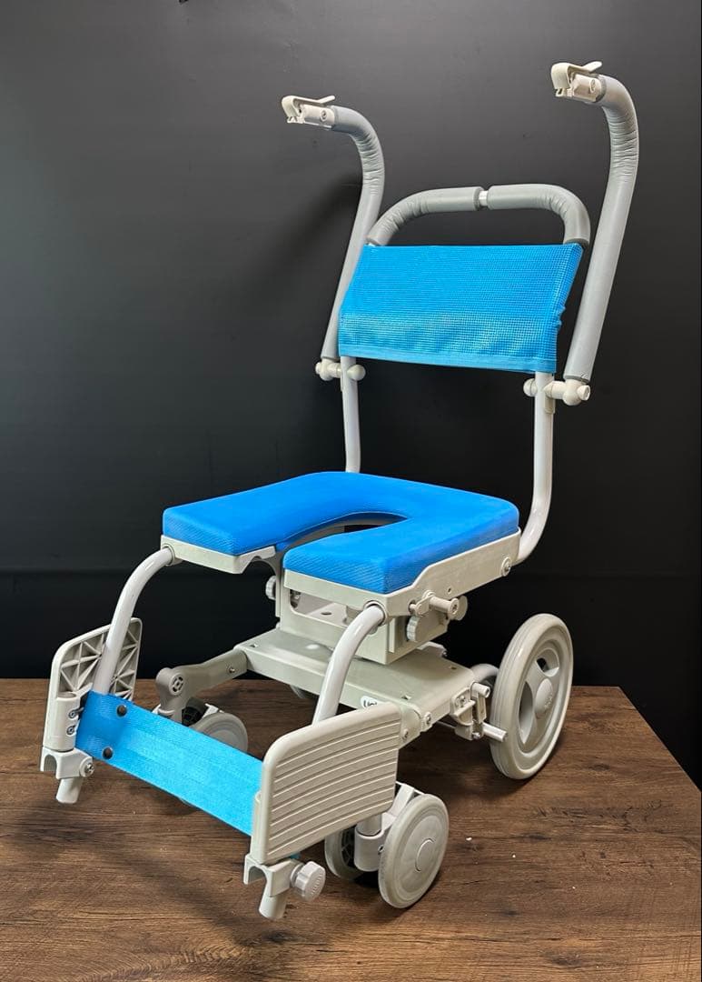 UCHIE くるくるチェアD 入浴用車椅子