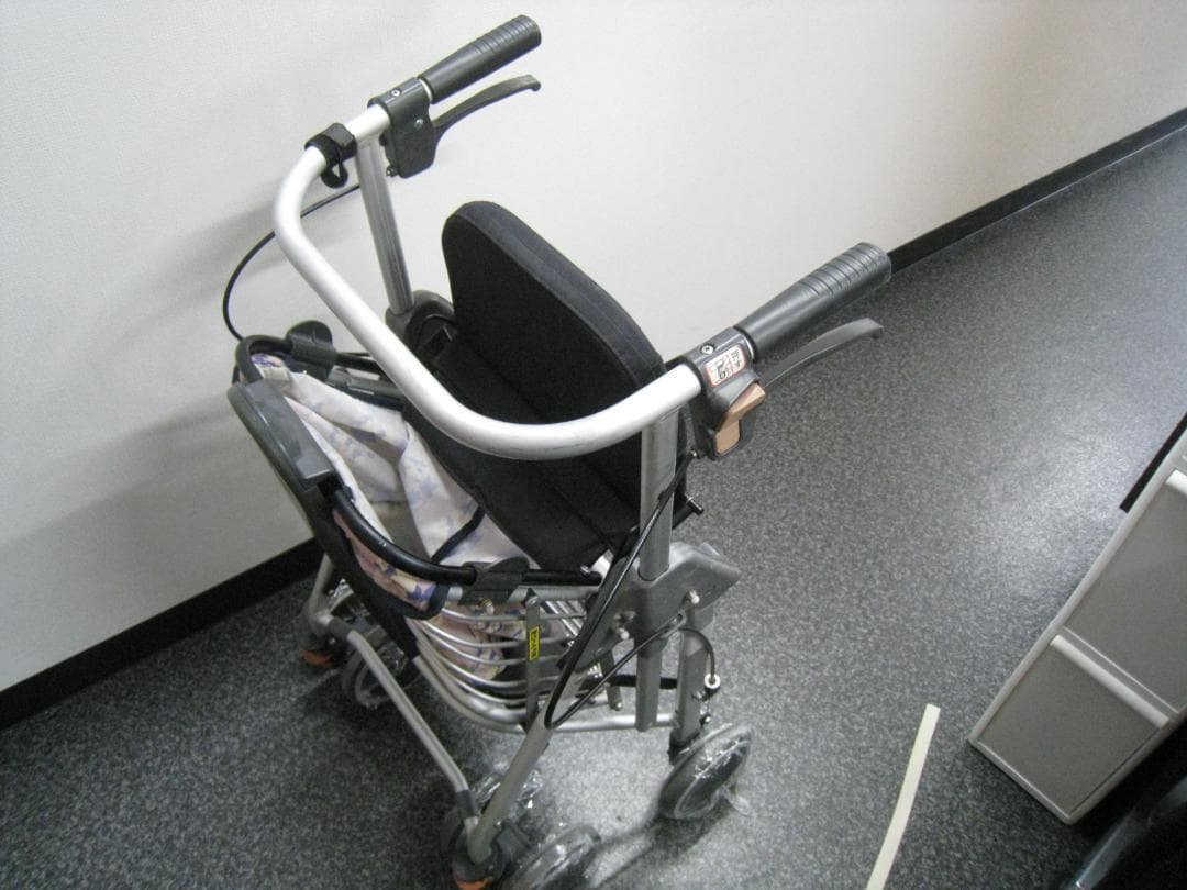 幸和製作所 テイコブ リトルワゴン WAW07 歩行車　①