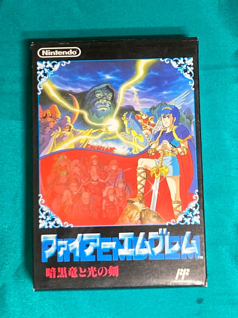 FCソフト【ファイアーエムブレム暗黒竜と光の剣】です。