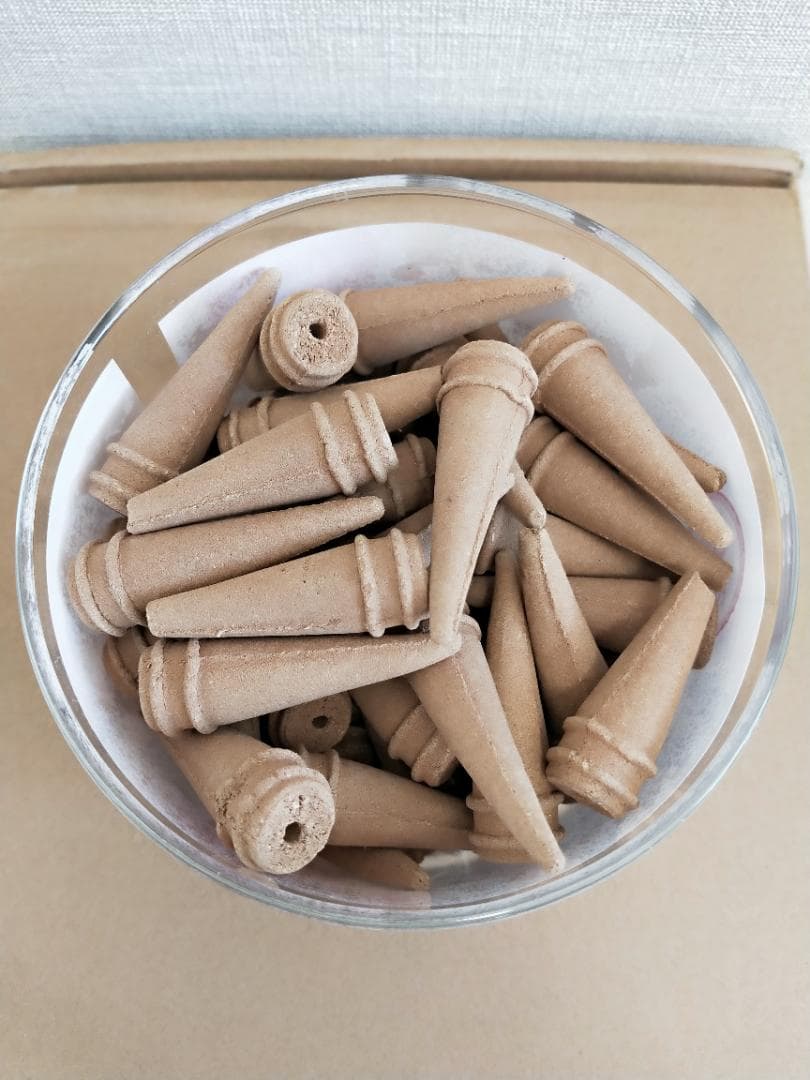 無添加 ベトナム産手作り高級天然沈香コーン型 100g !