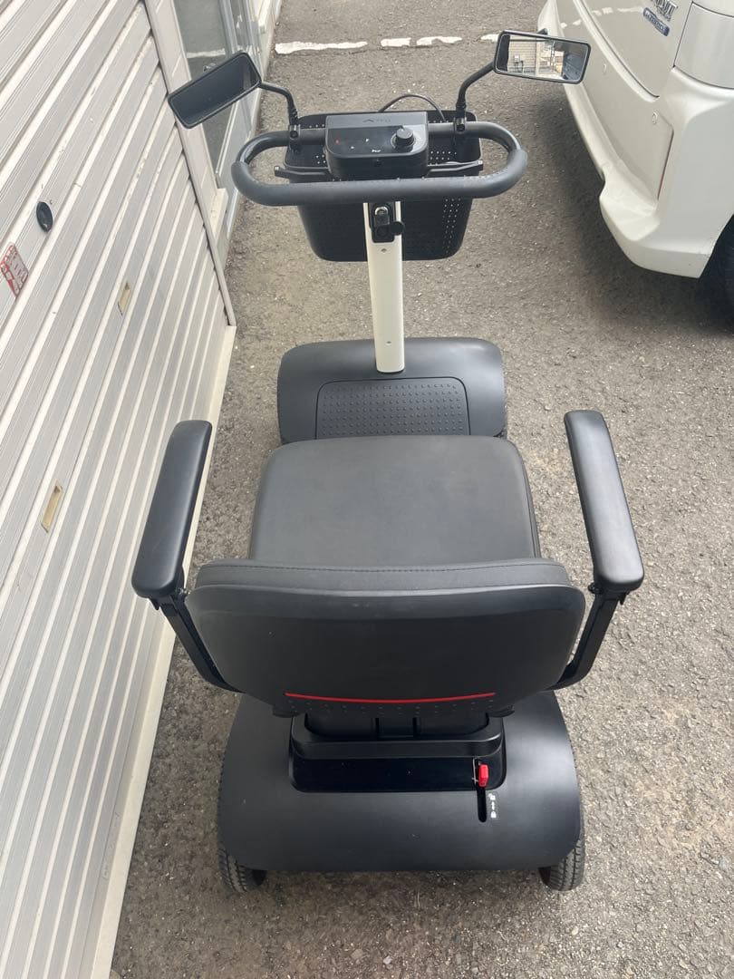美品　WHILL 電動カート 2023年製　コンパクト 黒　シニアカー　動作品