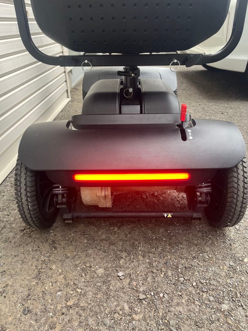 美品　WHILL 電動カート 2023年製　コンパクト 黒　シニアカー　動作品