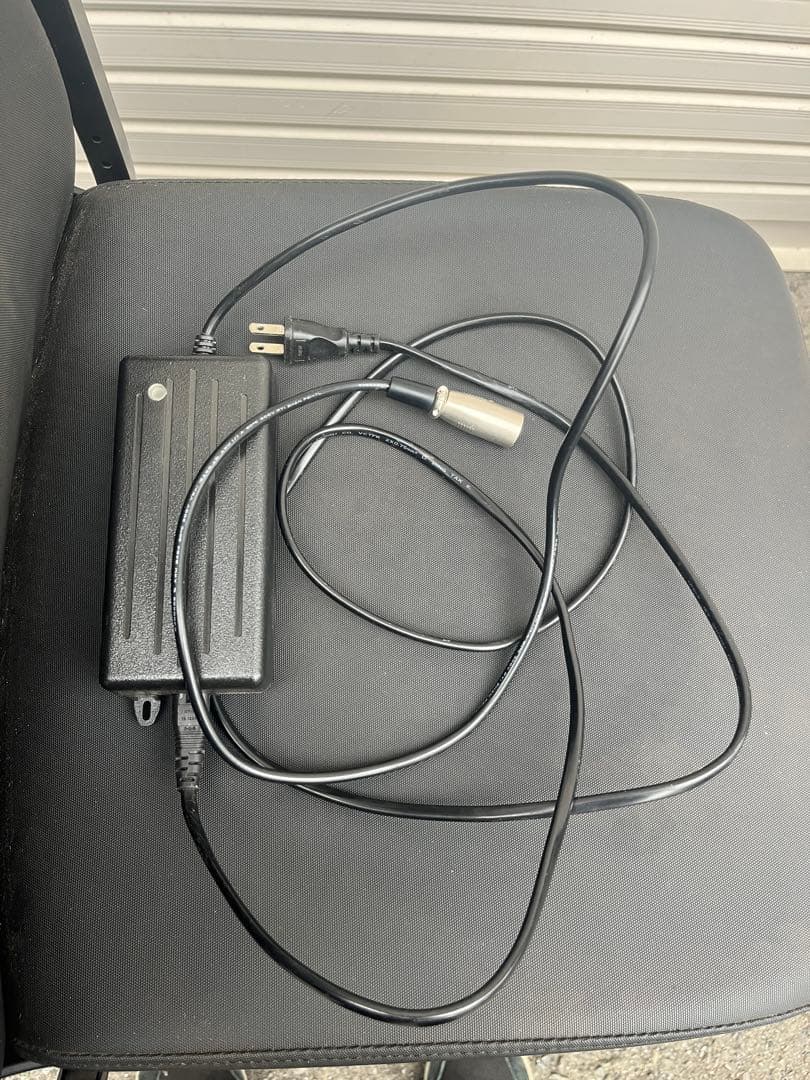 美品　WHILL 電動カート 2023年製　コンパクト 黒　シニアカー　動作品