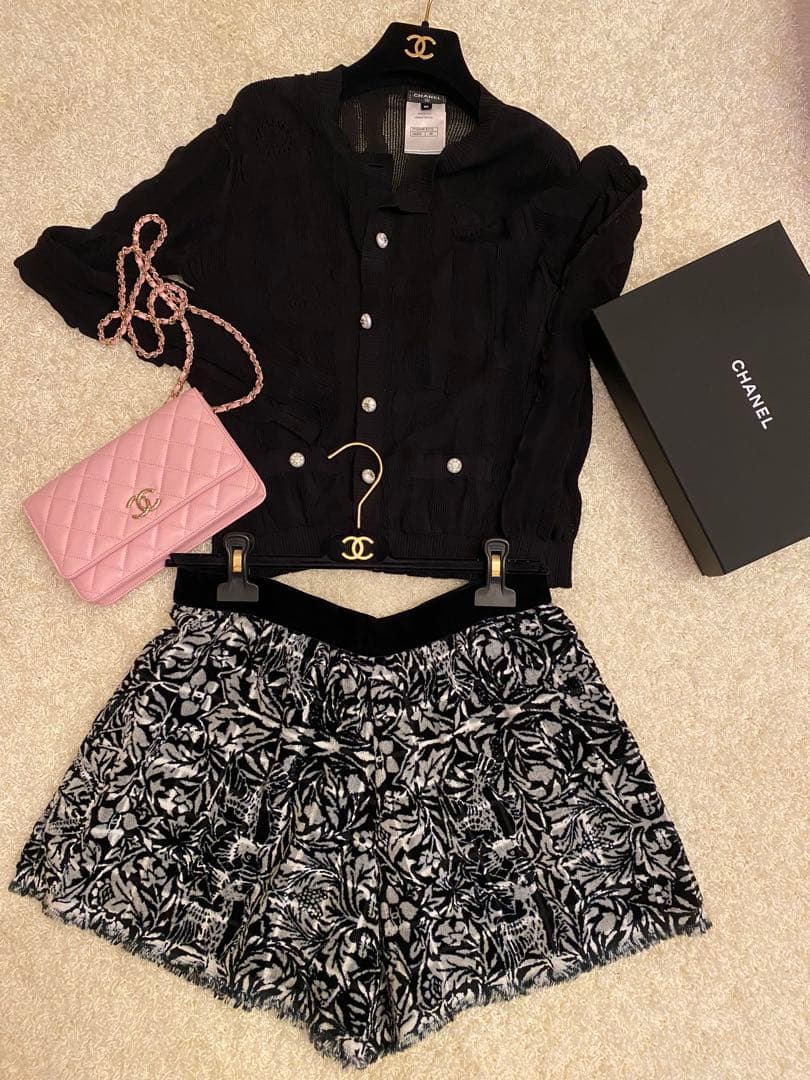 お値引き❣️CHANEL，希少シャネルベロア素材ホットパンツ
