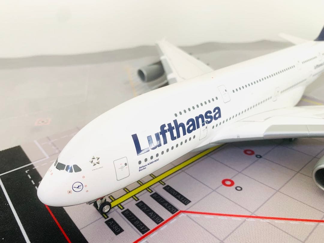 ヘルパ製１／２００ルフトハンザ航空Ａ３８０－８００プラスティック製完成品