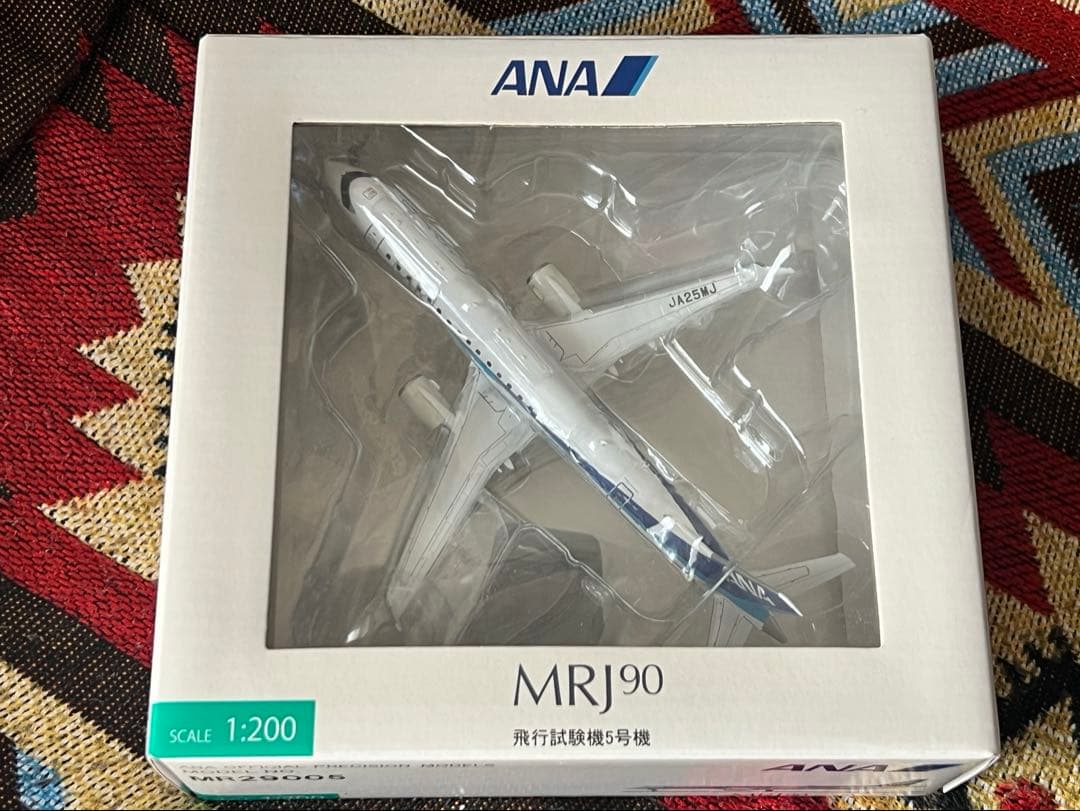 ANA MRJ90 スケール1:200 モデル(全日空商事)