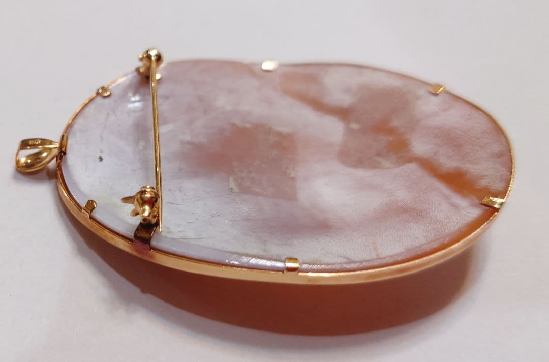 淑女のカメオブローチ(ヴィンツェンツォ・ヴォルペ作)