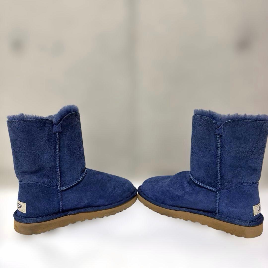 UGG ネイビー ブルーフラワーチャーム付き