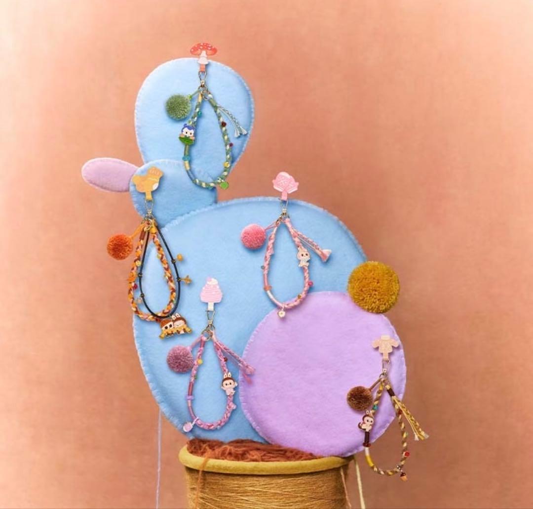 日本未販売ラブブBlind Box Fall into Sweaters