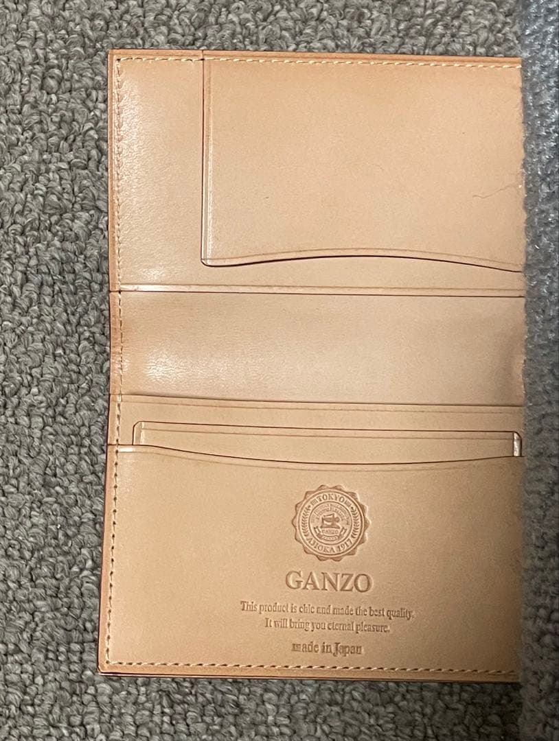 GANZO ガンゾ　CORDOVAN (コードバン) 通しマチ名刺入れ