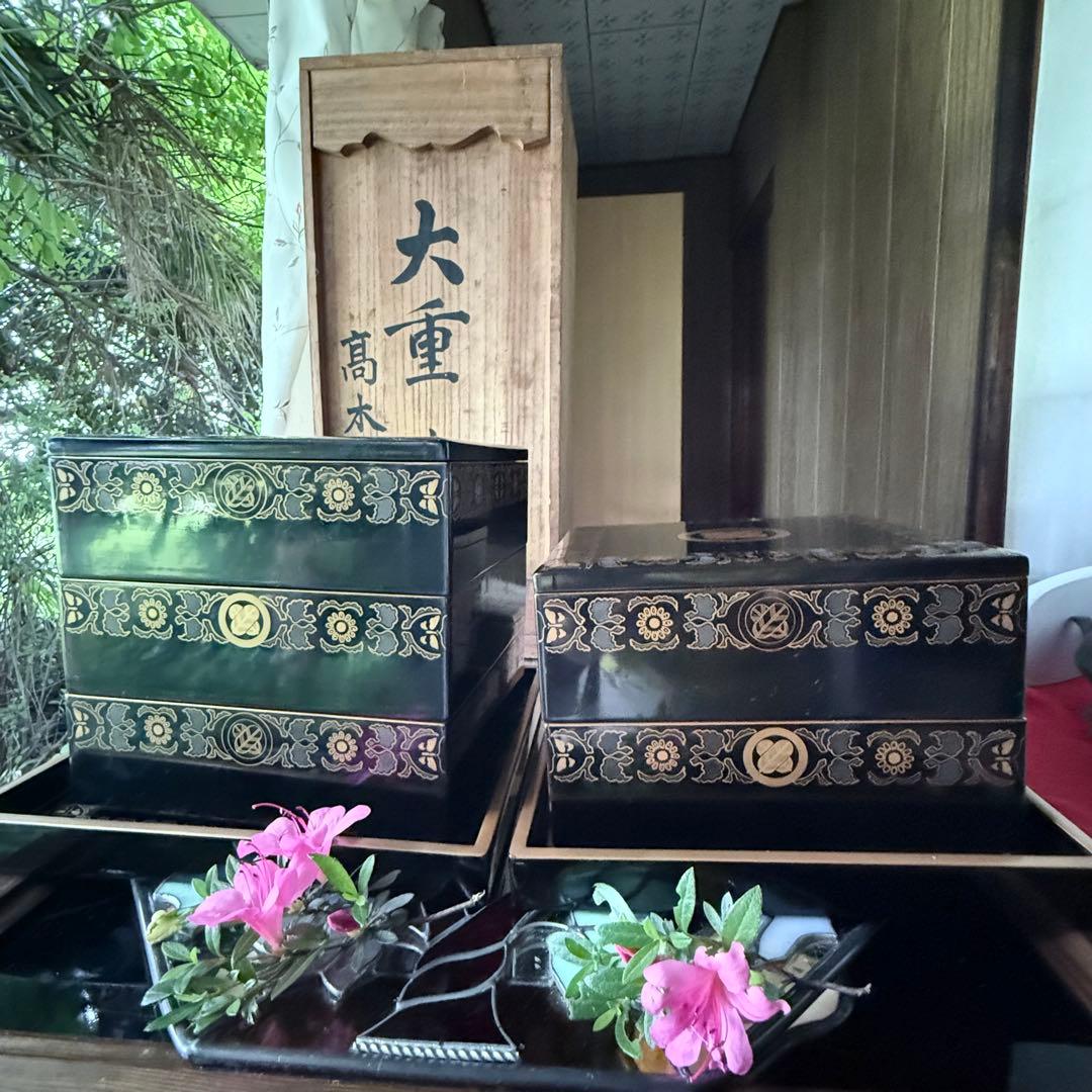 2167様感謝‼️JAPAN蒔絵鷹の羽家紋と蝶鳥花五段重二枚蓋と重ね盆二枚木箱入