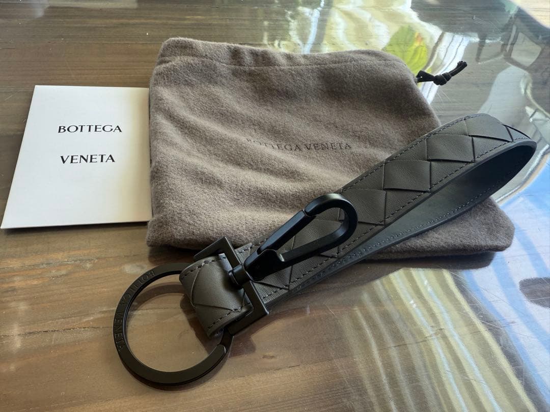n*n様 お値下げ　BOTTEGA VENETA グレー レザー キーホルダー