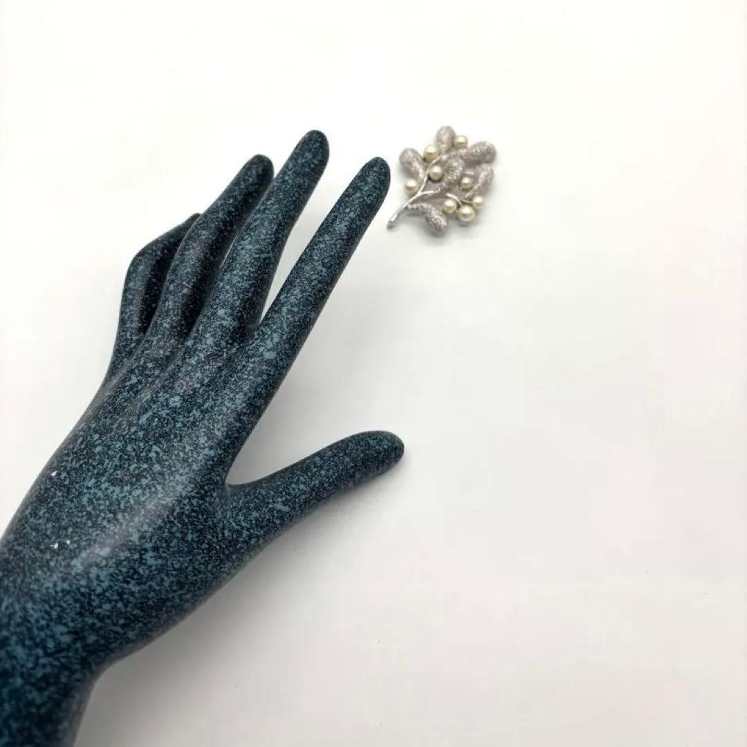 TRIFARI 1950年代ヴィンテージ　宿り木のブローチ