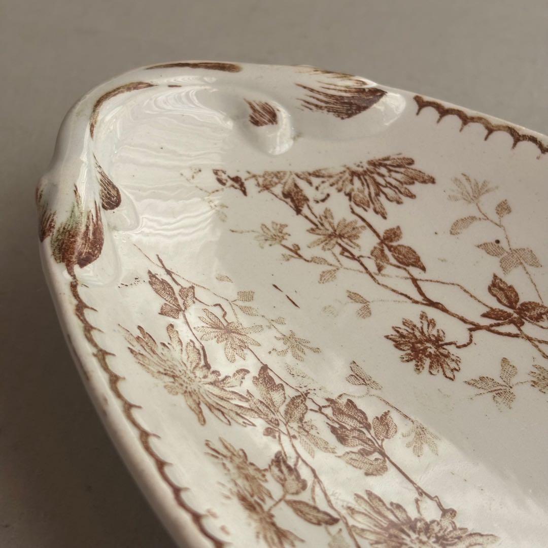 フランスアンティーク クレイユモントロー ブラウンの花模様が美しいラヴィエ