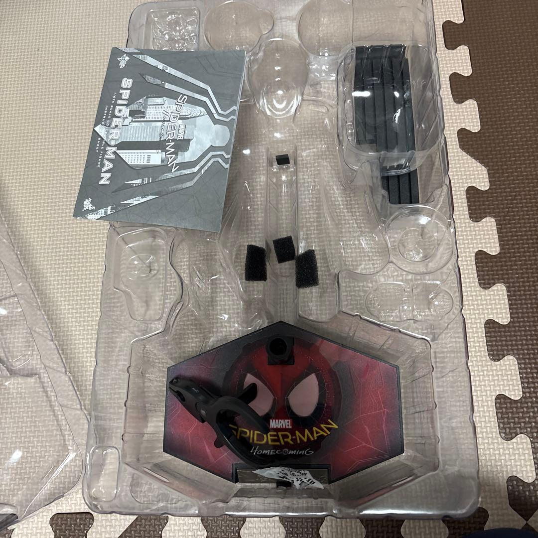 hot toys 箱付き　スパイダーマン フィギュア 可動式 付属品付き
