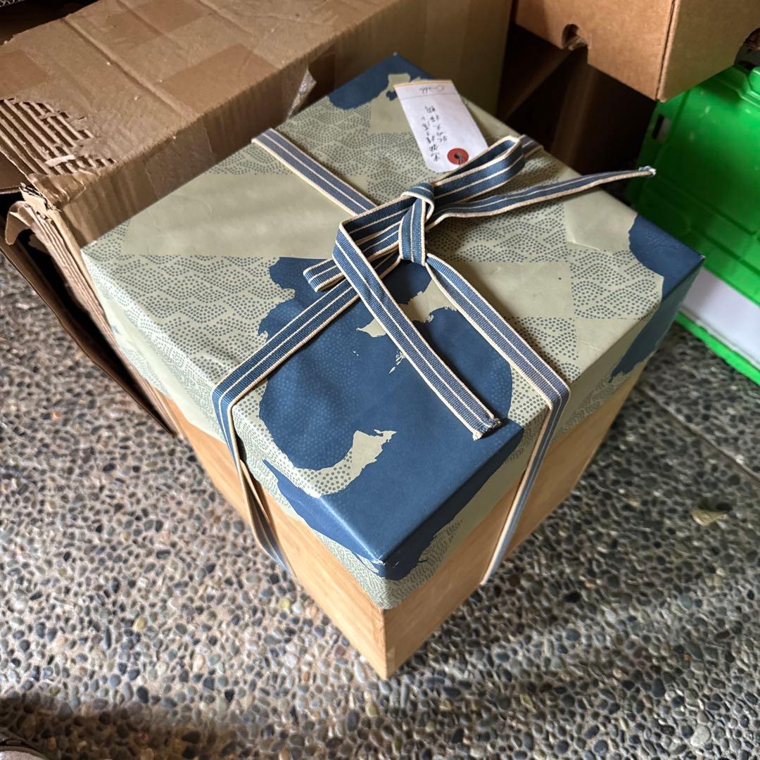 ‼️最後の値段‼️リサイクルFORT‼️new9/13唐物10‼️黒釉牡丹文梅瓶‼️箱入り