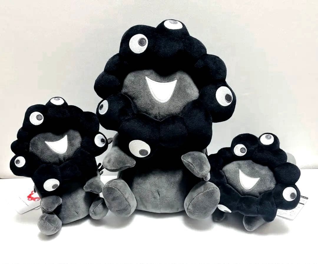 新品タグ付き　黒ミャクミャク　お手玉風ぬいぐるみ　M S 這い型S 　3点