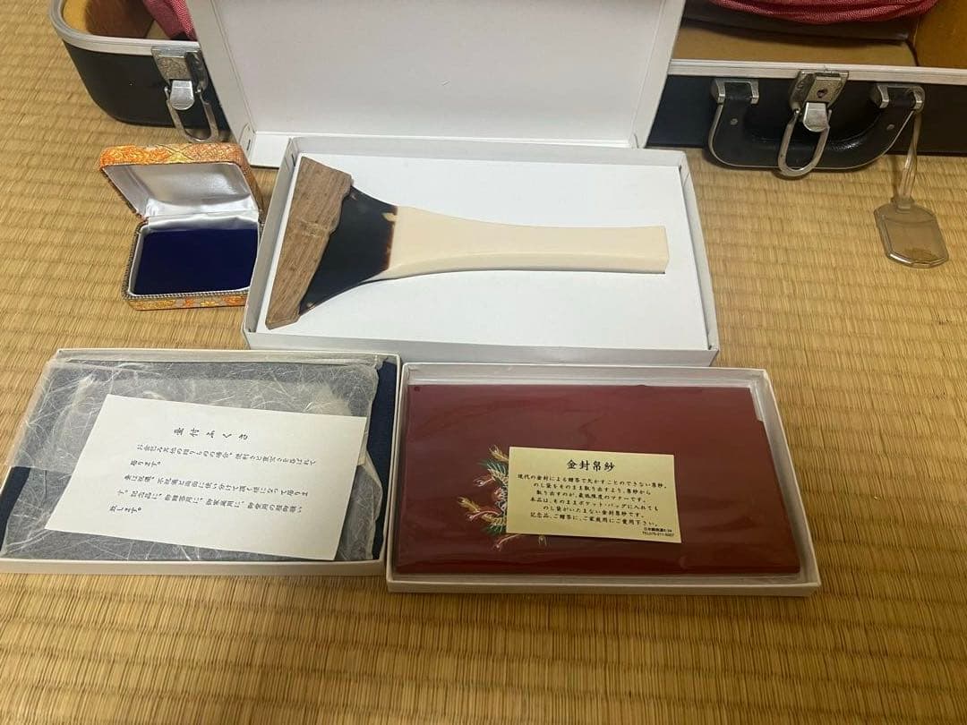 希少　白紅木　地歌用三弦　黒檀糸巻き　天然素材撥　ハードケース付き