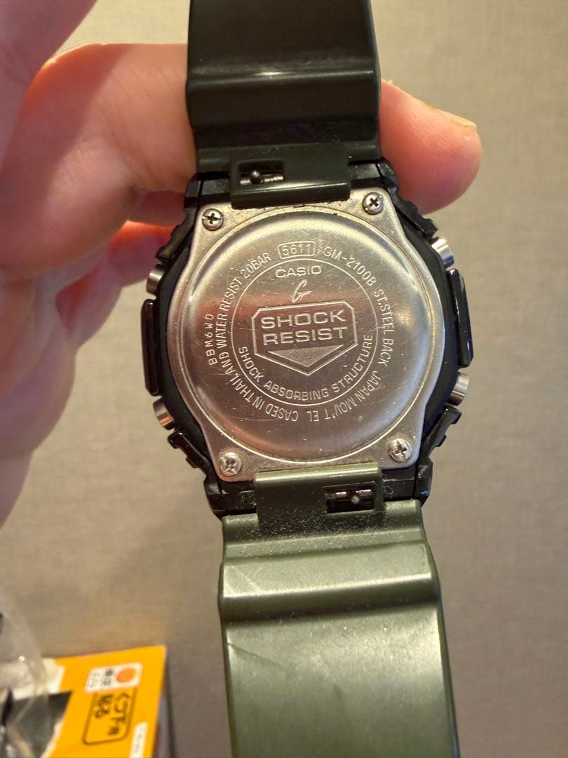 G-SHOCK デジタル腕時計 カーキ、ホワイト２本セット