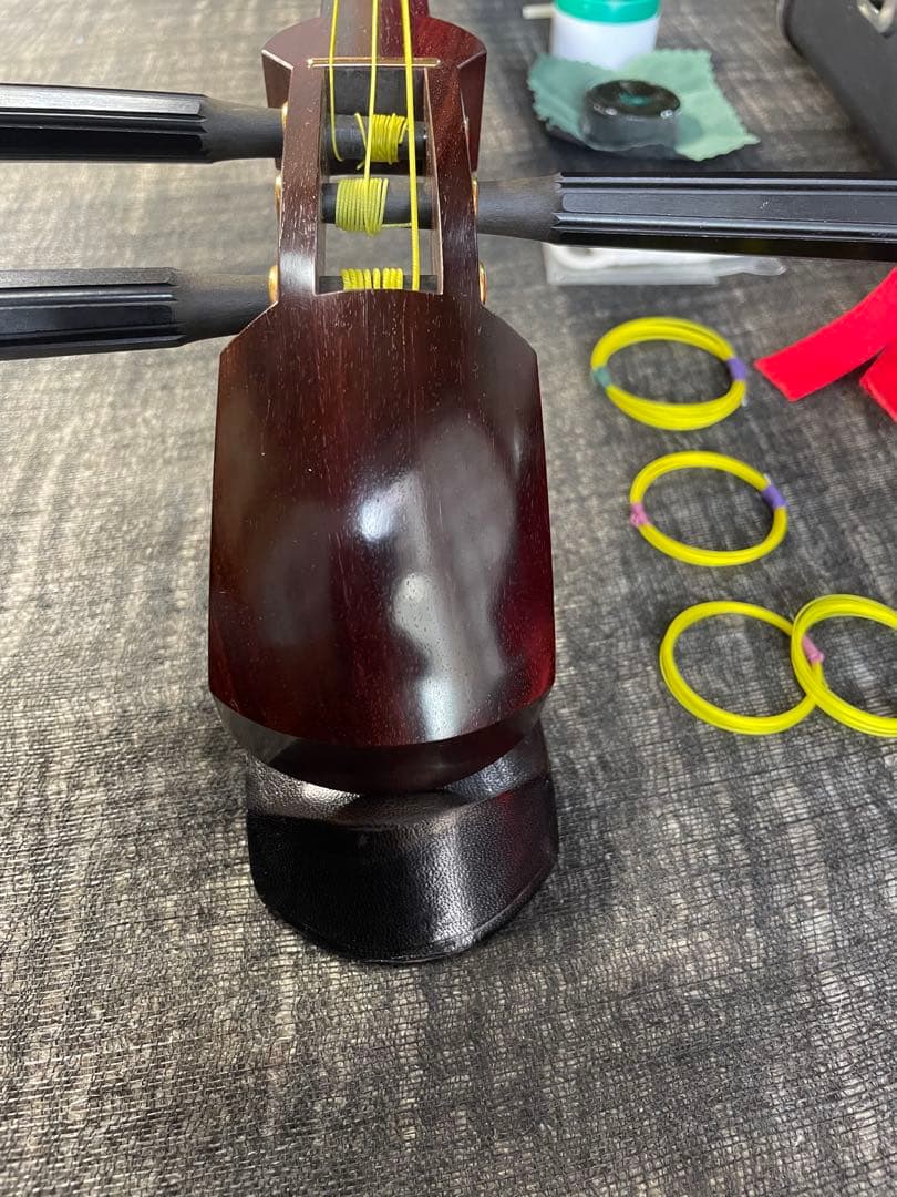 和胡弓（紅木材）　　胴花梨材 竹弓馬毛　　トランクケース 付属品